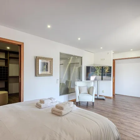 On Luxury House - Pool & Parking