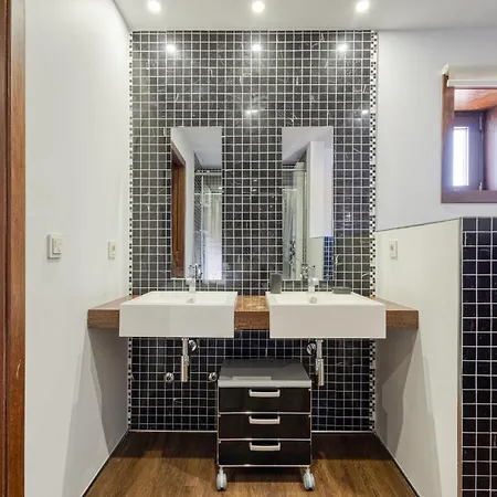On - Luxury House - Pool & Parking & Pet Friendly Feriehus Porto