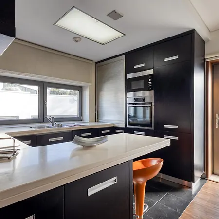 On - Luxury House - Pool & Parking & Pet Friendly Дом отдыха