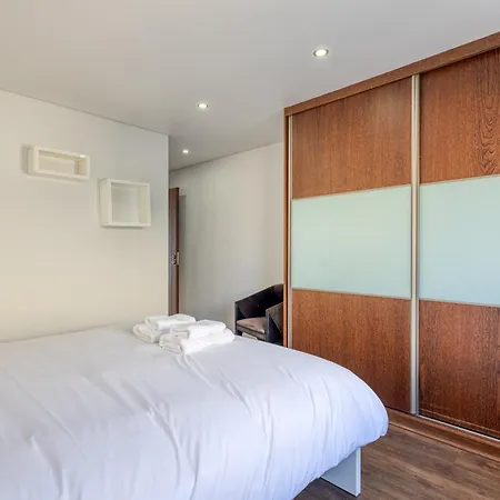 On - Luxury House - Pool & Parking & Pet Friendly Feriehus *