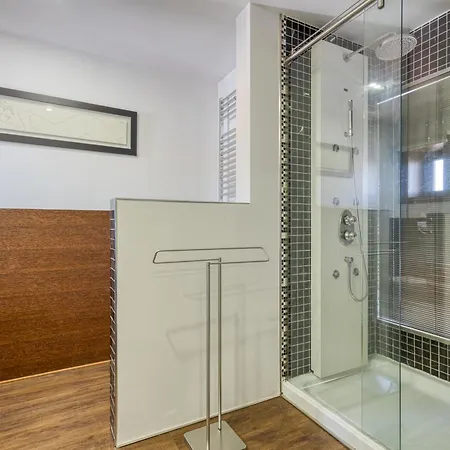 On Luxury House - Pool & Parking