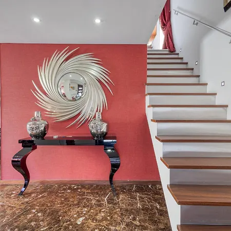 On - Luxury House - Pool & Parking & Pet Friendly Порту