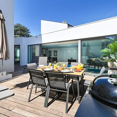 On - Luxury House - Pool & Parking & Pet Friendly *