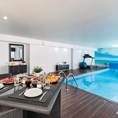 On - Luxury House - Pool & Parking & Pet Friendly Порту