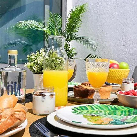 On - Luxury House - Pool & Parking & Pet Friendly