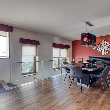 On - Luxury House - Pool & Parking & Pet Friendly *